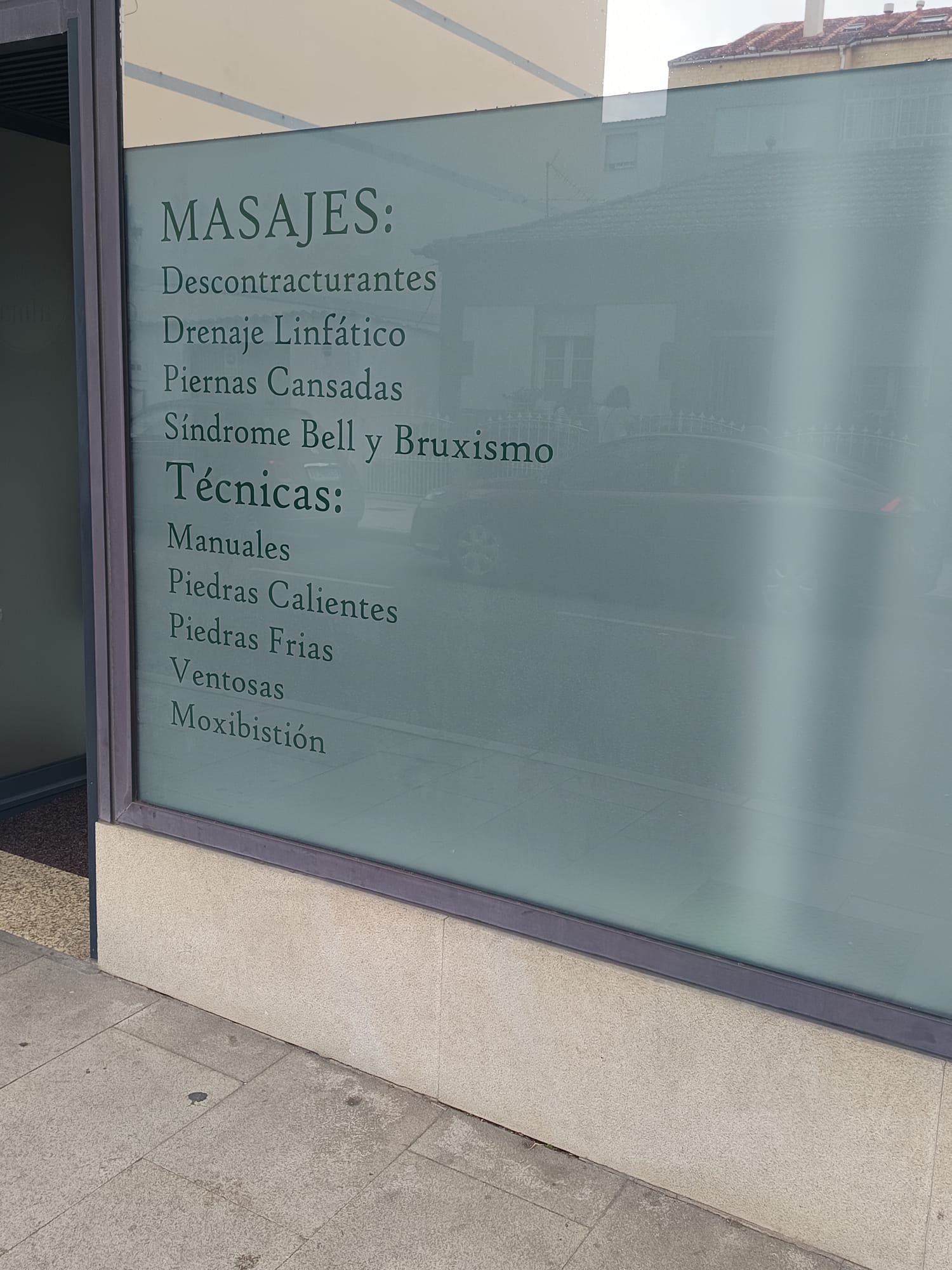 Servicios grabados en el escaparate